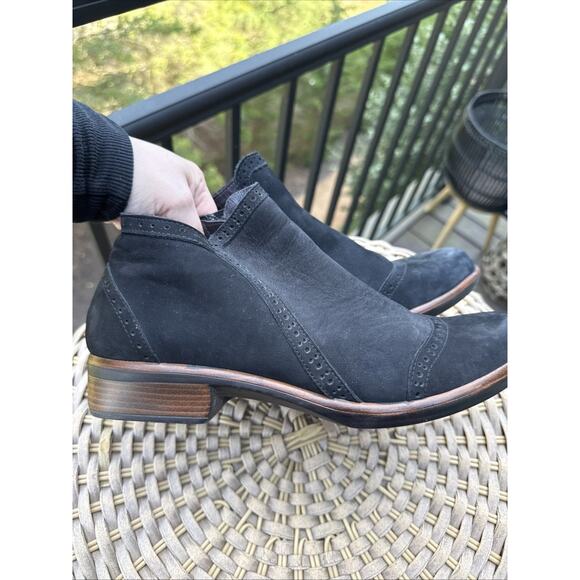 Naot Nefasi Womens Black Velvet Nubuck Side Zip Ankle Boots Size 41 US 10 - Picture 15 of 16